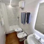 Casa Via Della Rocca Luna 아파트 *