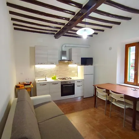 Casa Via Della Rocca Luna 포지본시